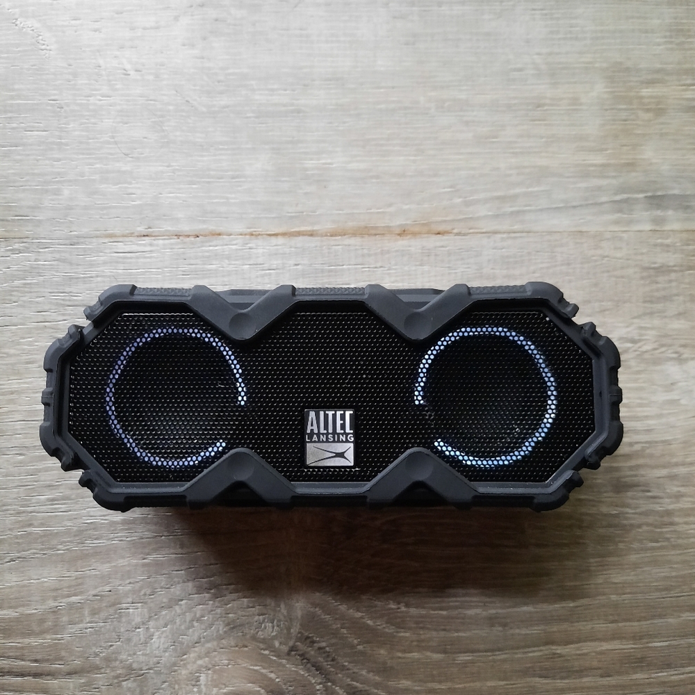 Mini bluetooth stereo